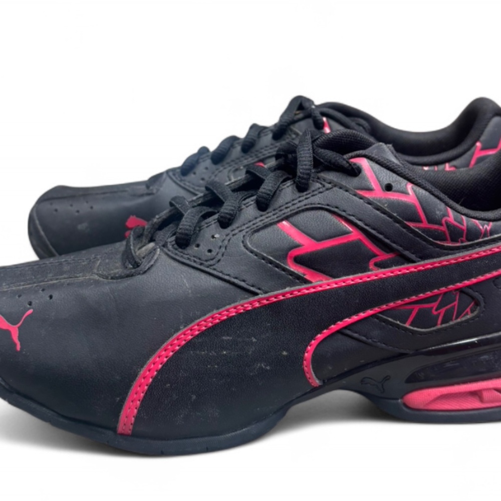 Women’s size 8 PUMA Tazon 6 Sneakers in pink and black